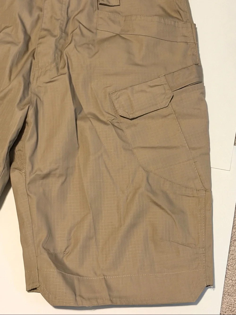 Men’s cargo shorts. Khaki. XL Partial elastic on waistband